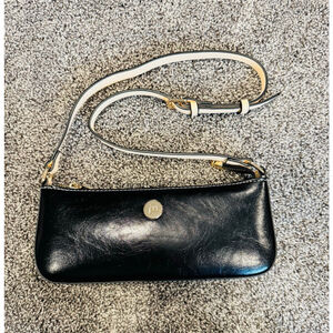 Jessica Moore Black Textured Faux Leather Baguette Bag w/ Beige Strap